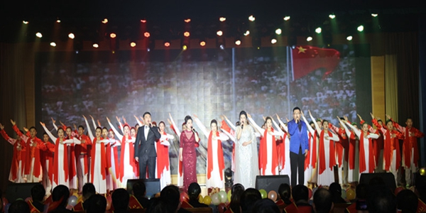 16、管理公司歌舞《中國》.jpg
