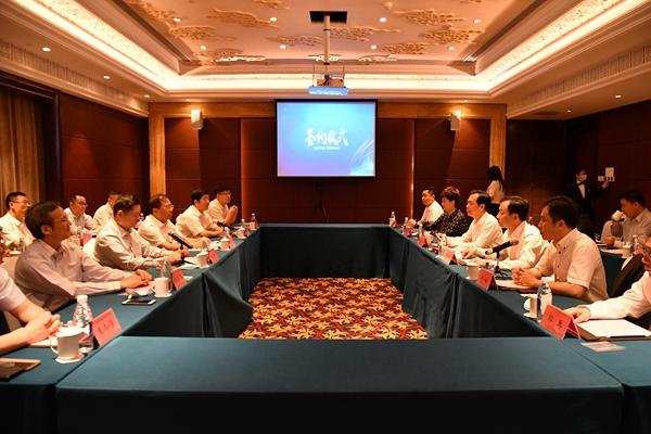 市中區(qū)政府、中國鐵塔山東省分公司、山東三箭集團(tuán)舉行項(xiàng)目合作簽約儀式